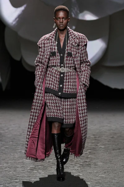 Look 28